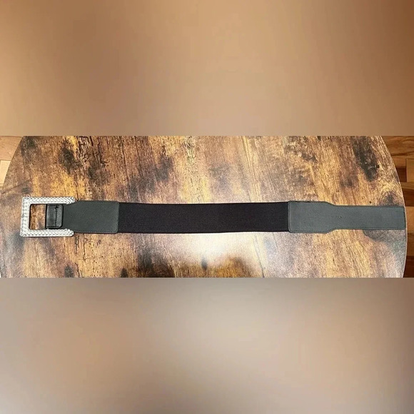 Rhinestone women’s stretch belt. Size: 28”. - Picture 5 of 11